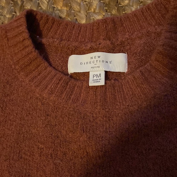 Women’s Sweater - Picture 4 of 5